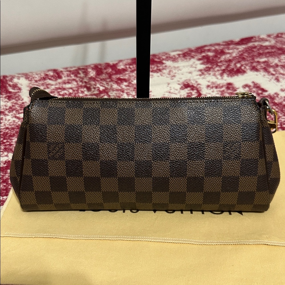 Louis Vuitton Damier Ebene Eva - Picture 4 of 15